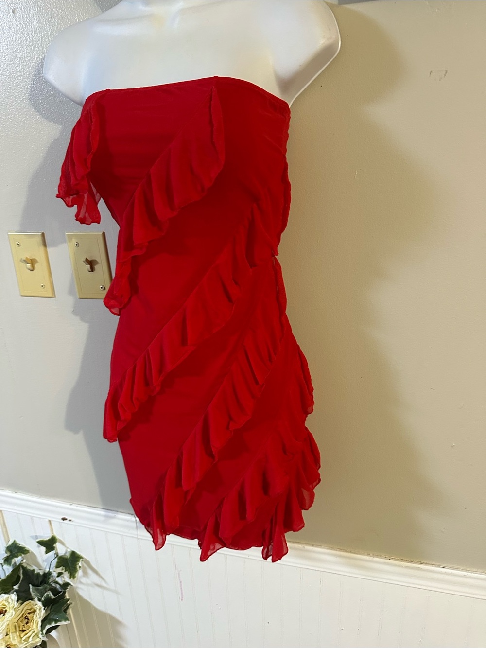Strapless Red Ruffle Mini Dress - Picture 4 of 6